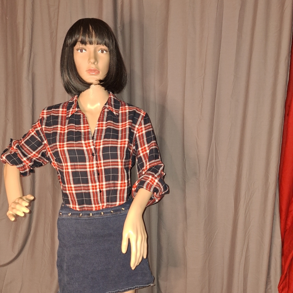 NWT / THREAD STORY/ LARGE / RED AND BLUE PLAID CROPPED BUTTON DOWN SHIRT